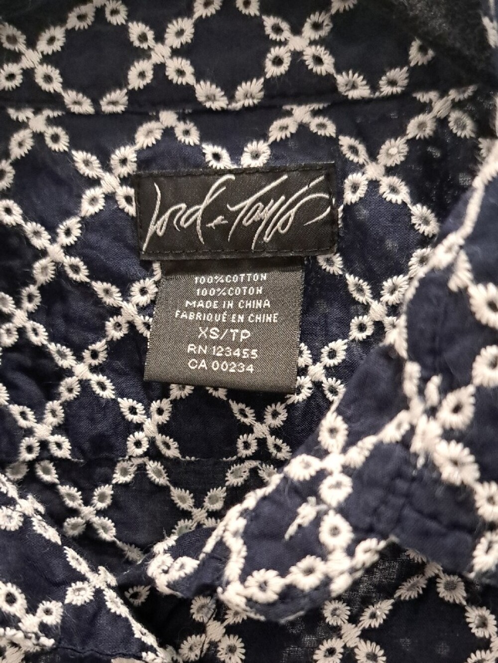 Lord & Taylor Navy Blue Button-Down Shirt with White Chain Pattern Size Xsmall - Picture 3 of 6